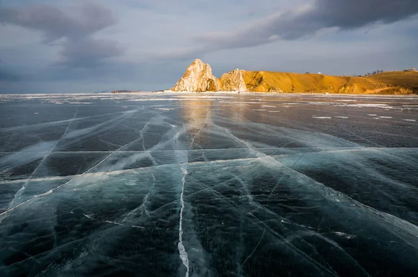 Frozen river and mountains — Stock Photo, Image