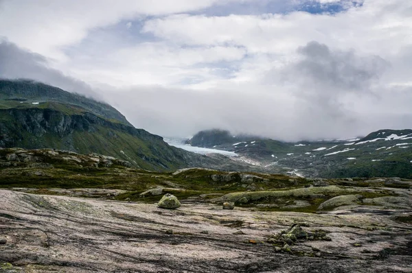 Bergen en wolken scène — Stockfoto