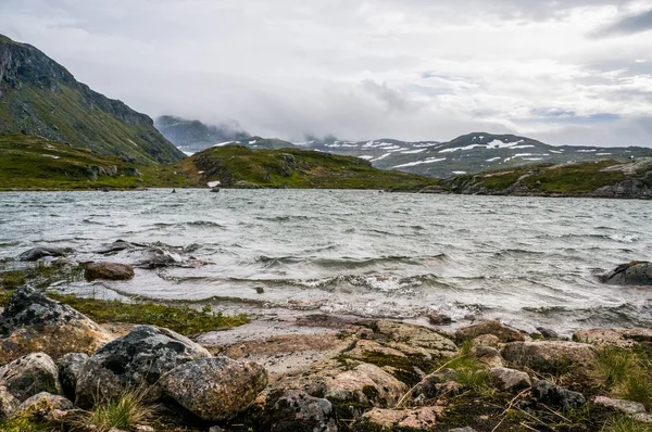 Rivier en rocky mountains — Stockfoto