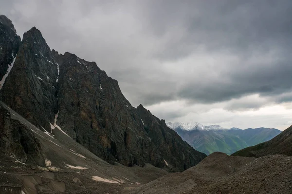 Hermosas montañas rocosas —  Fotos de Stock