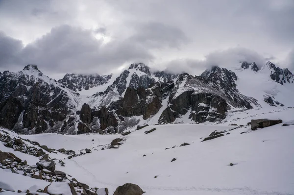 Зимові гори краєвид — стокове фото