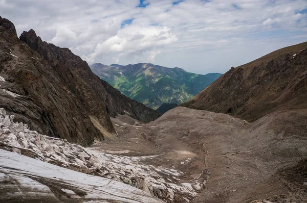 Prachtige rocky bergen — Gratis stockfoto