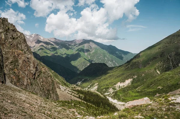 Beautiful rocky mountains — Stock Photo, Image