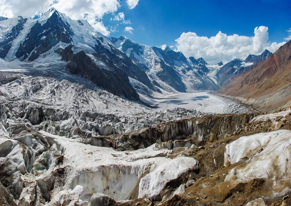 Winter mountains on sunny day — Stock Photo, Image