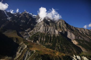 rocky Dağları ve Hint Himalayalar, keylong bölge bulutlarda görkemli manzara