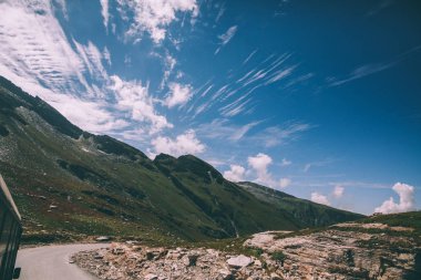 güzel manzaralı dağ manzarası ve Hint Himalayalar, Rohtang Pass araca olan yol  