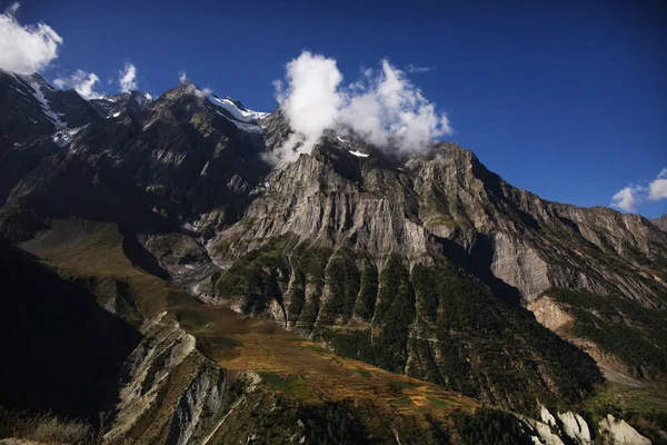 Majestuoso Paisaje Con Montañas Rocosas Nubes Himalayas Indios Región Clave —  Fotos de Stock