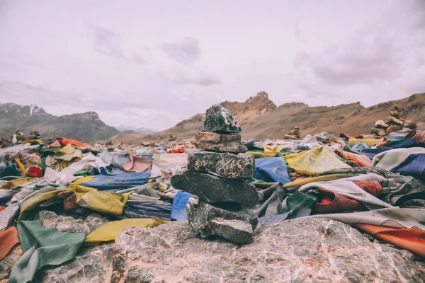 Pile Stones Colorful Prayer Flags Mountain Peak Indian Himalayas Ladakh — Stock Photo, Image