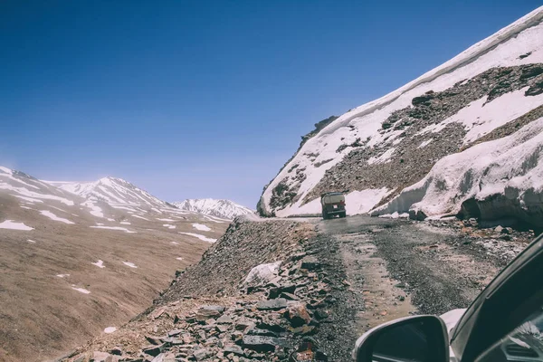 Vackert Landskap Med Bergsväg Indiska Himalaya Ladakh Regionen — Gratis stockfoto