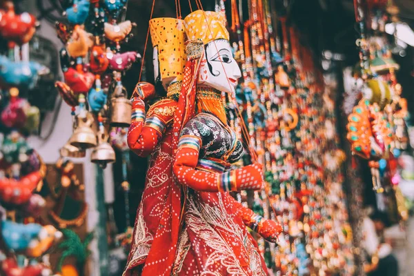 Γκρο Πλαν Θέα Ζωηρόχρωμες Διακοσμήσεις Που Κρέμονται Στο Rajasthan Pushkar — Φωτογραφία Αρχείου