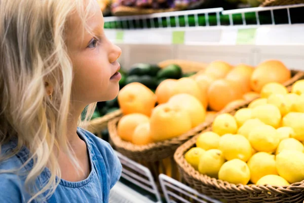 Adorable Female Child Choosing Fruits Supermarket — Stock Photo, Image