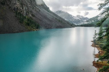 güzel manzaralı dağ ve göl, Altay, Rusya Federasyonu