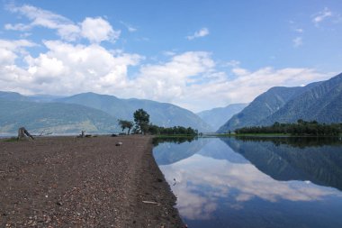 güzel manzaralı dağ ve göl, Altay, Rusya Federasyonu