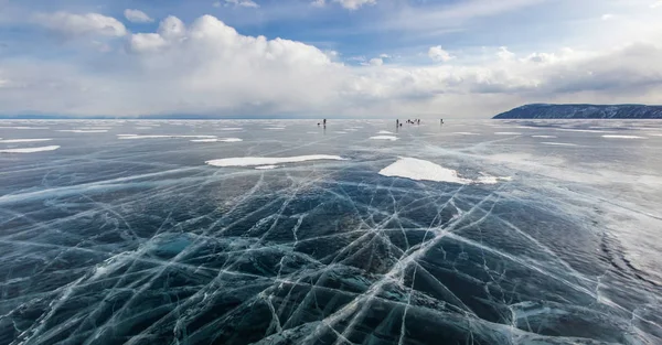 Arka Plan Rusya Deniz Baykal Grup Yürüyüşçü Gündüz Sırasında Bulutlu — Stok fotoğraf
