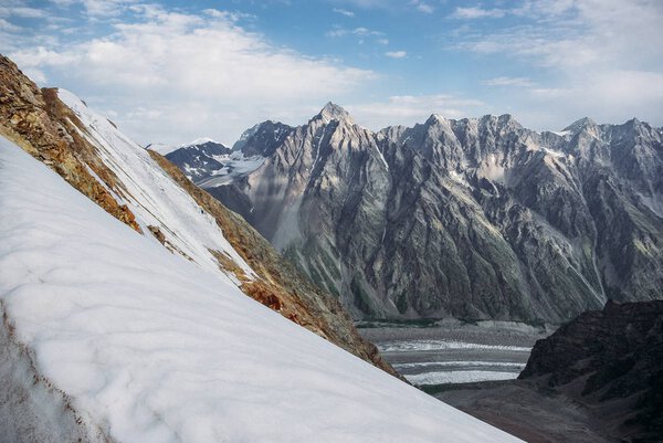 красивые снежные горы, Российская Федерация, Кавказ, июль 2012
