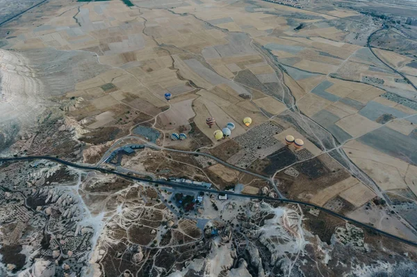 Luftaufnahme Von Heißluftballons Goreme Nationalpark Feenschornsteine Kappadokien Türkei — kostenloses Stockfoto