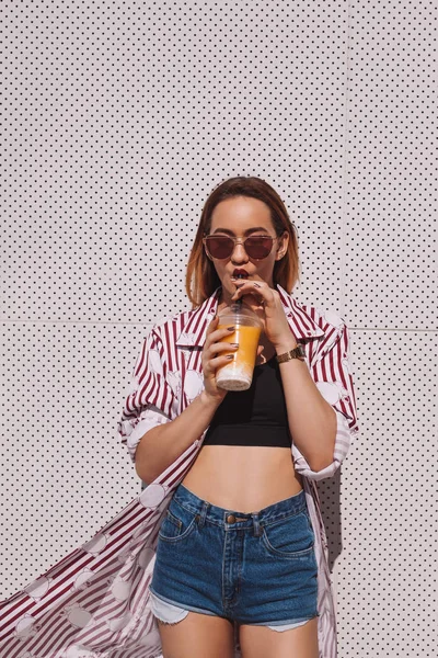 Attractive Young Woman Drinking Cocktail Plastic Cup — Stock Photo, Image