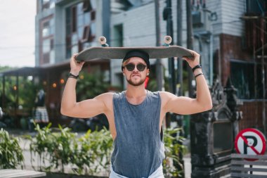 Yakışıklı patenci