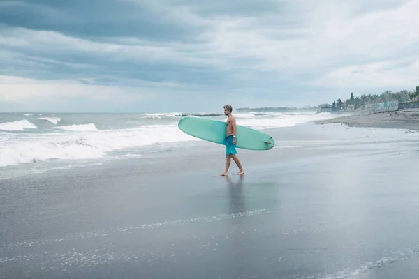 Surfing — Gratis stockfoto