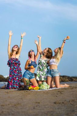 Kaldırılmış Eller