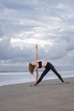 Trikonasana