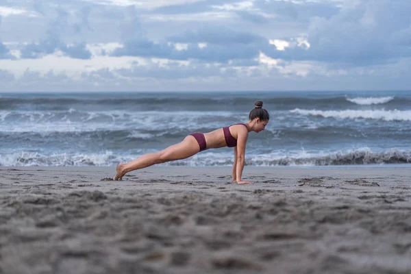 Plank pose — Stock Photo, Image