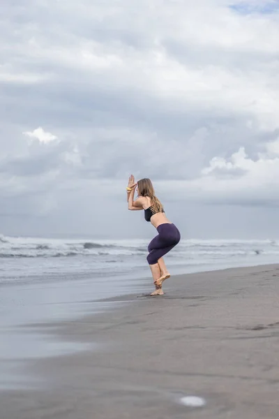 Eagle pose — Stock Photo, Image