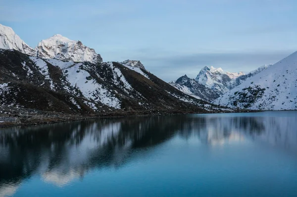 Mountain lake — Stock Photo