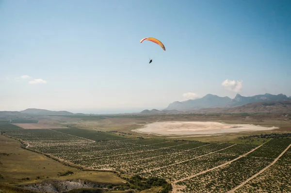 Person flying on paraglider — Stock Photo