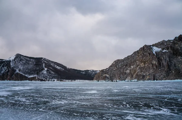 Frozen river in winter — Stock Photo