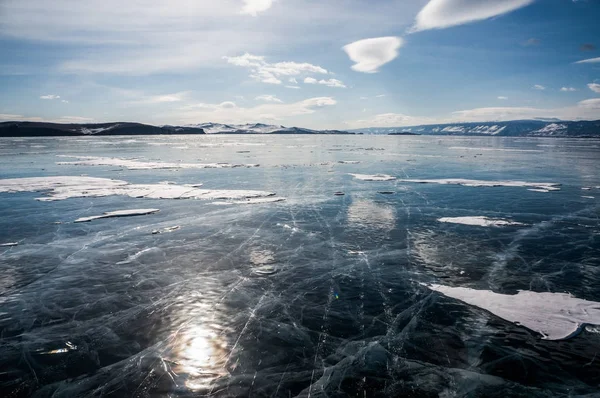 Frozen river and mountains — Stock Photo