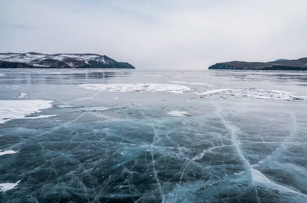 Frozen river and mountains — Stock Photo