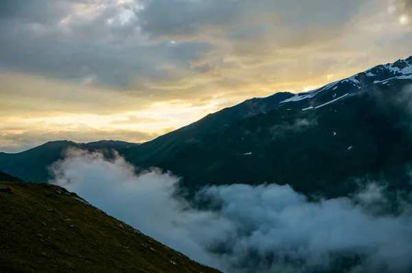 Beautiful rocky mountains — Stock Photo