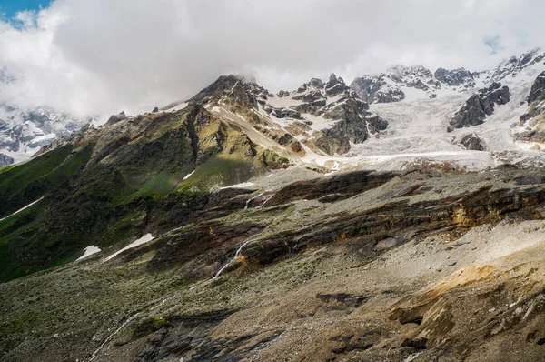 Hermosas montañas rocosas - foto de stock