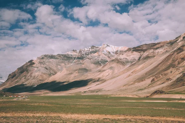 Мальовничих гірських ландшафтів в Індійському Гімалаїв — стокове фото
