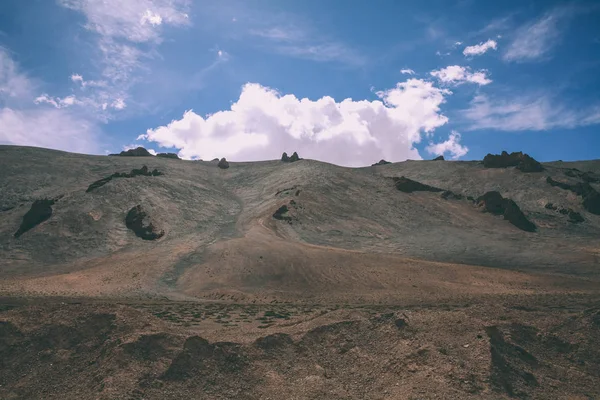 Maestoso paesaggio montano in Himalaya indiano, regione Ladakh — Foto stock