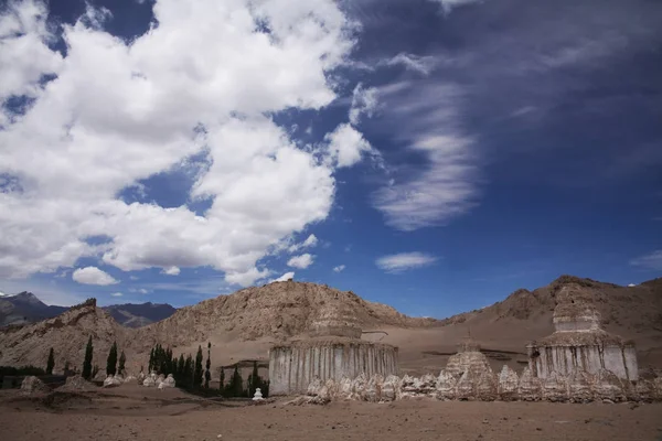 Valle degli stupa a Leh, Himalaya indiano — Foto stock