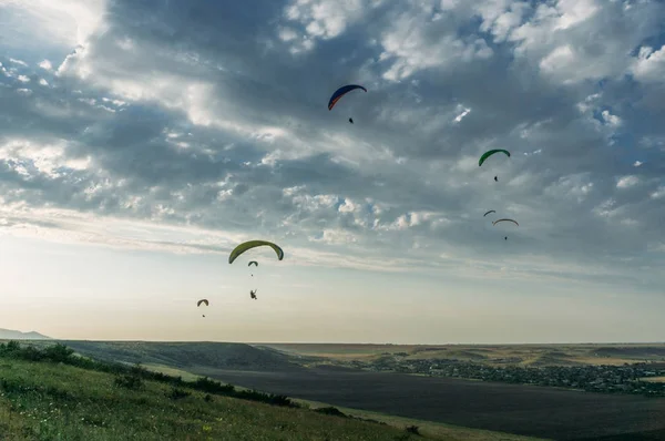 Parachutistes — Photo de stock