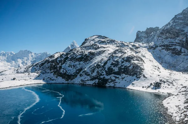 Berge und See — Stockfoto