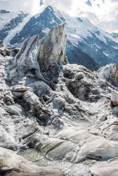 Vista mozzafiato sulle montagne paesaggio con neve, Federazione Russa, Caucaso, luglio 2012 — Foto stock