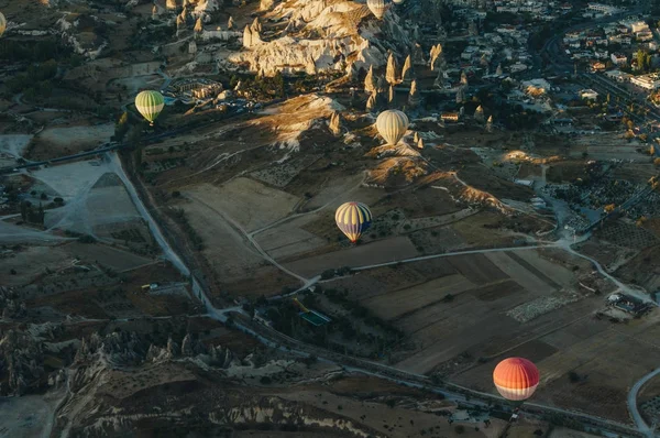Hot air balloons festival in Goreme national park, fairy chimneys, Cappadocia, Turkey — Stock Photo