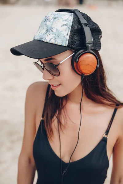 Musique avec écouteurs — Photo de stock