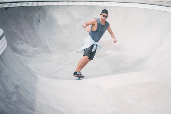 Piscina en skatepark - foto de stock