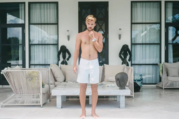 Shirtless man — Stock Photo