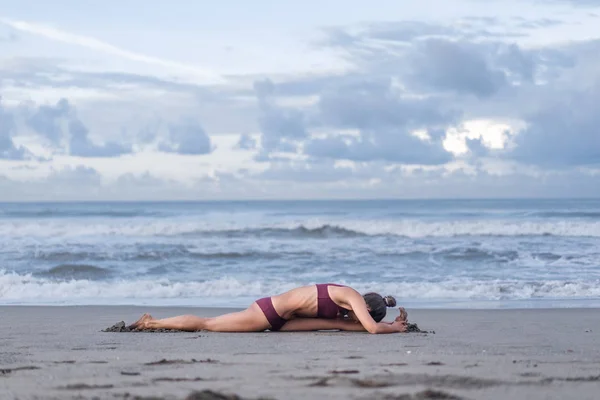 Hanumanasana — стокове фото