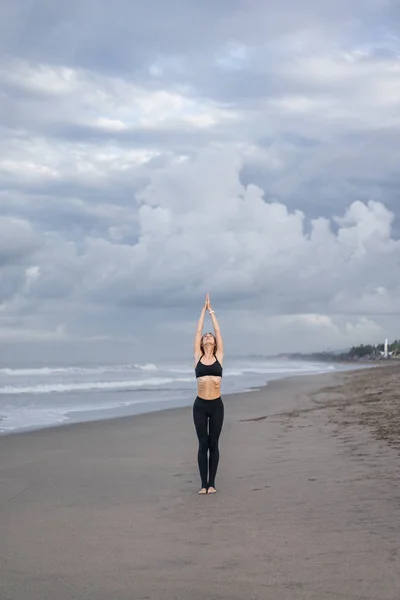 Pose de montanha — Fotografia de Stock