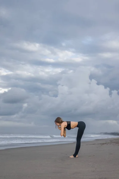 Halfway Lift pose — Stock Photo