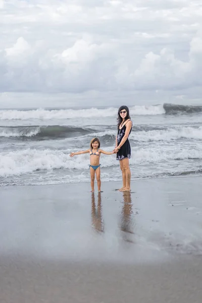 Mother and daughter — Stock Photo