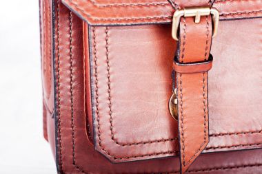 Metal toka toka evrak üzerinde