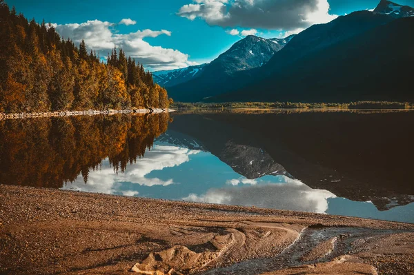 Mosjoen - lago de montaña — Foto de Stock